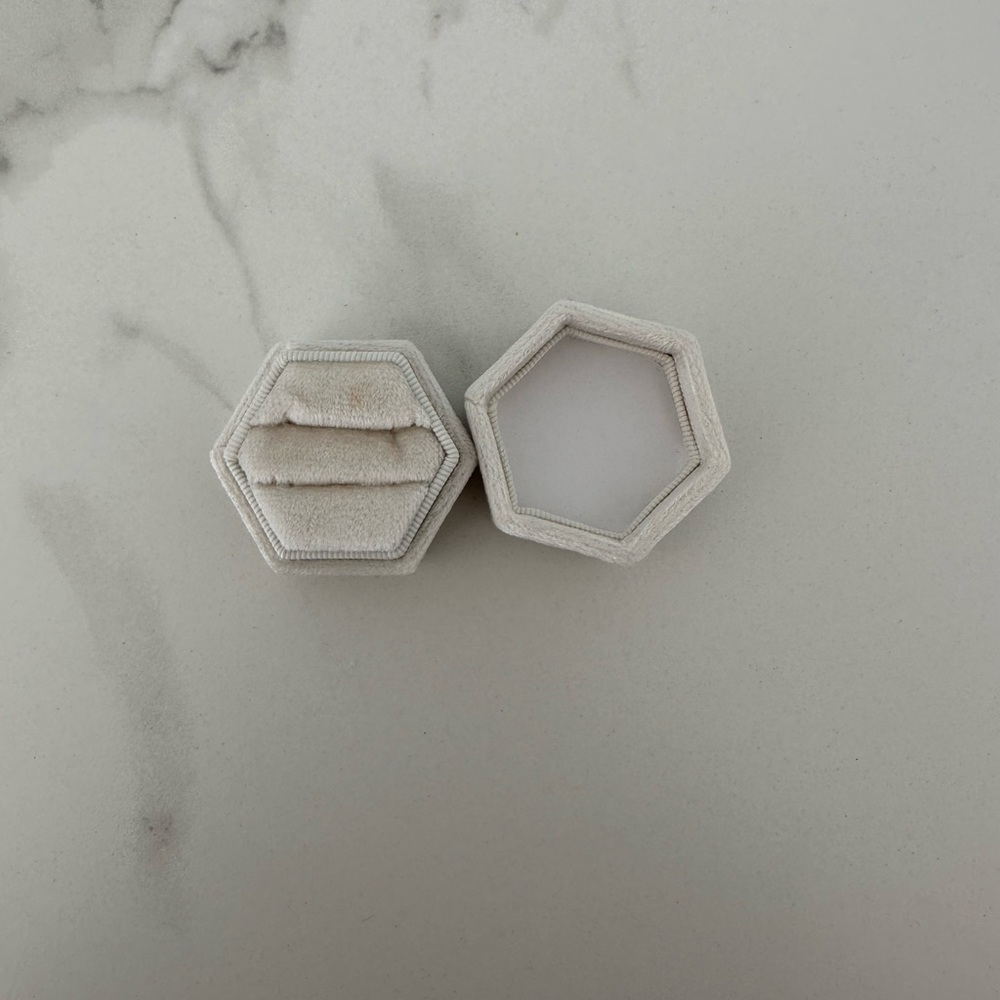Velvet Ring Box - Picture 4 of 7